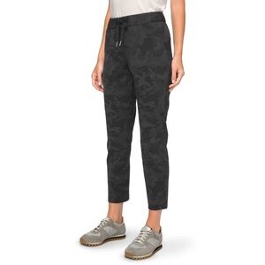 Lululemon On The Fly Pant 27" Black & Grey Camo Luxtreme Sz 8